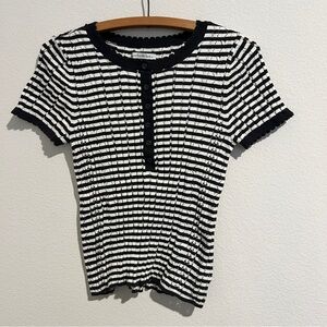 AE Snug Fit Top Women’s Medium